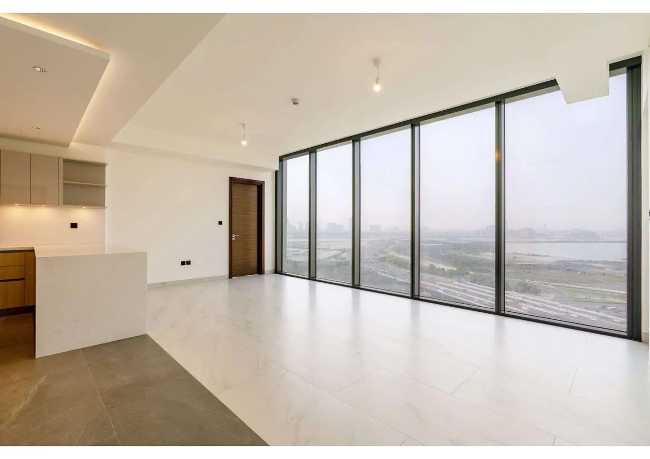 2.5 спальни в The Crest Tower A